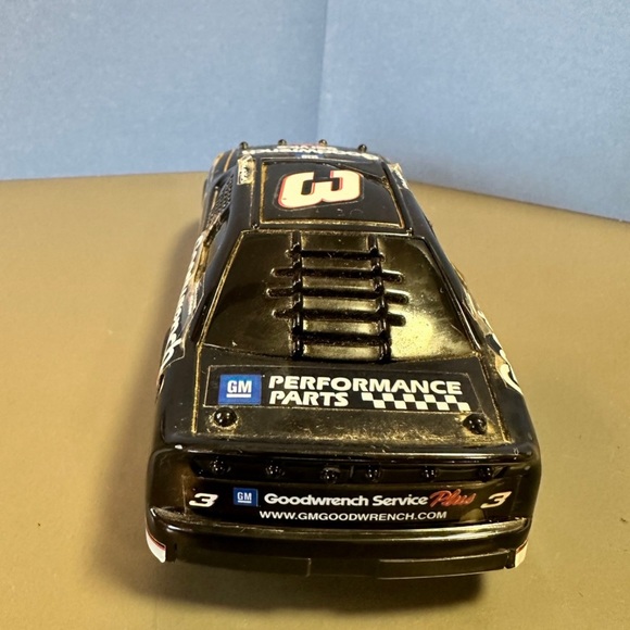 Dale Earnhardt AM/FM Clock Radio and Flashlight - Picture 5 of 5